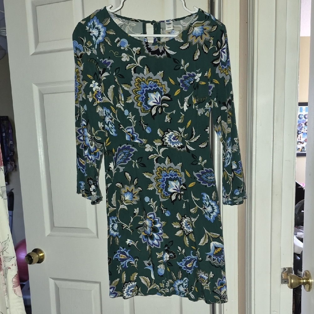 Old Navy Green Floral Long-Sleeve Shift Dress